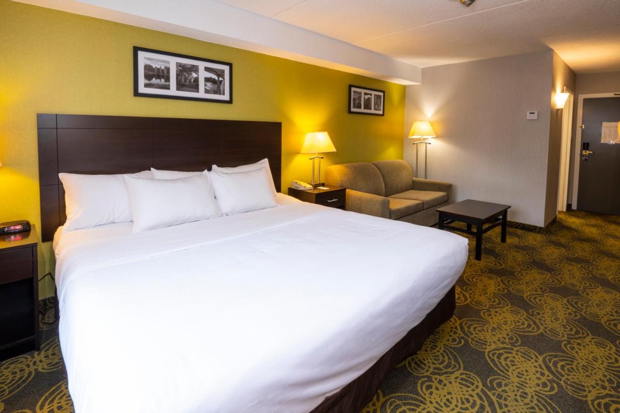 Comfort Hotel & Suites Питърбъро Екстериор снимка